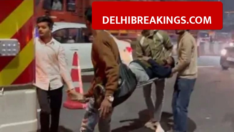 delhibreakings noida sector 62 accident nh 9 speeding truck crushes helpers 2 dead Noida NH-9 Horror: Speeding truck crushes people helping accident victims, 2 Dead and 4 Injured