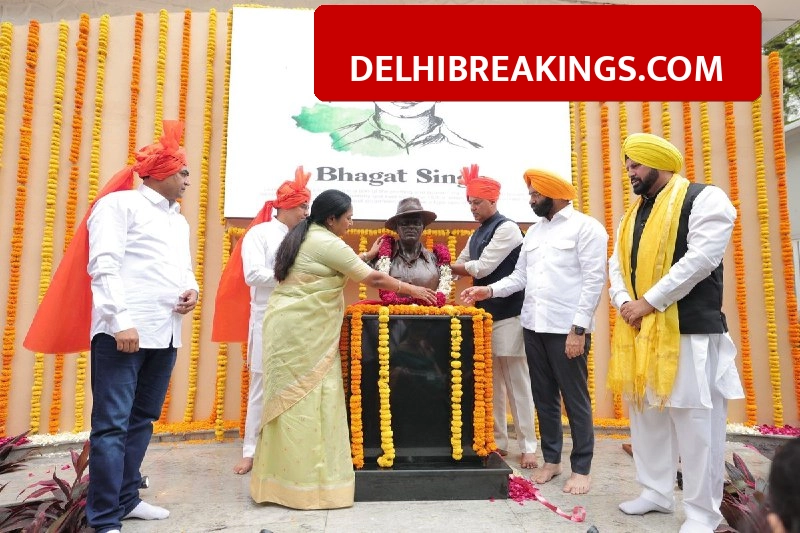 delhibreakings delhi cm unveils bhagat singh statue and historical trial room Delhi CM Unveils Bhagat Singh Statue and Renovated Historical Court Trial Room at Parliament Street