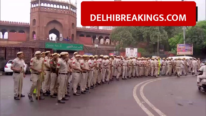 delhibreakings delhi police security jama masjid eid ul fitr flag march Delhi Police Increases Security in Jama Masjid Area, Flag March Conducted Ahead of Eid-ul-Fitr