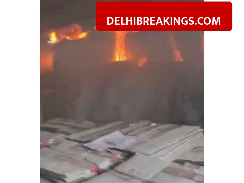 delhibreakings ghaziabad lal kuan plastic factory fire no casualties Ghaziabad Factory Fire: Plastic Granule Unit in Lal Kuan Catches Fire, Two Factories Affected