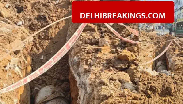 delhibreakings gurugram khandsa road mcg negligence sewer excavation safety risk Gurugram News: Khandsa Road Excavated Without Safety Barricades, Commuters at Risk Due to MCG Negligence