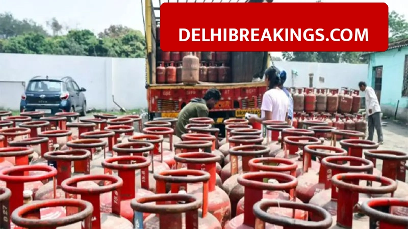 delhibreakings delhi gas crisis relief lpg booking down png connections surge Delhi Gas Crisis Relieved: LPG Panic Booking Drops by 30 Percent as PNG Connections Jump by 192 Percent