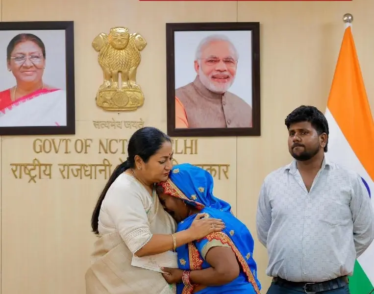 delhibreakings delhi govt 1 crore compensation frontline workers families Delhi Govt Provides ₹1 Crore Assistance to Families of 6 Frontline Workers, ASI Radhe Shyam's Family Among Recipients