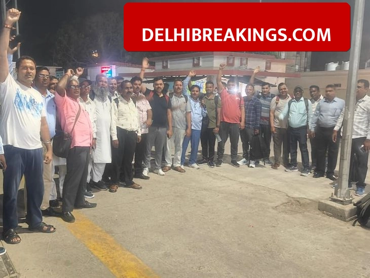 delhibreakings teachers protest delhi ramlila maidan april 4 tet mandatory rule Teachers Protest at Ramlila Maidan on April 4 Against Mandatory TET, Thousands from UP and Chhattisgarh Reach Delhi